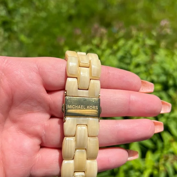 MK Watch - Picture 3 of 3